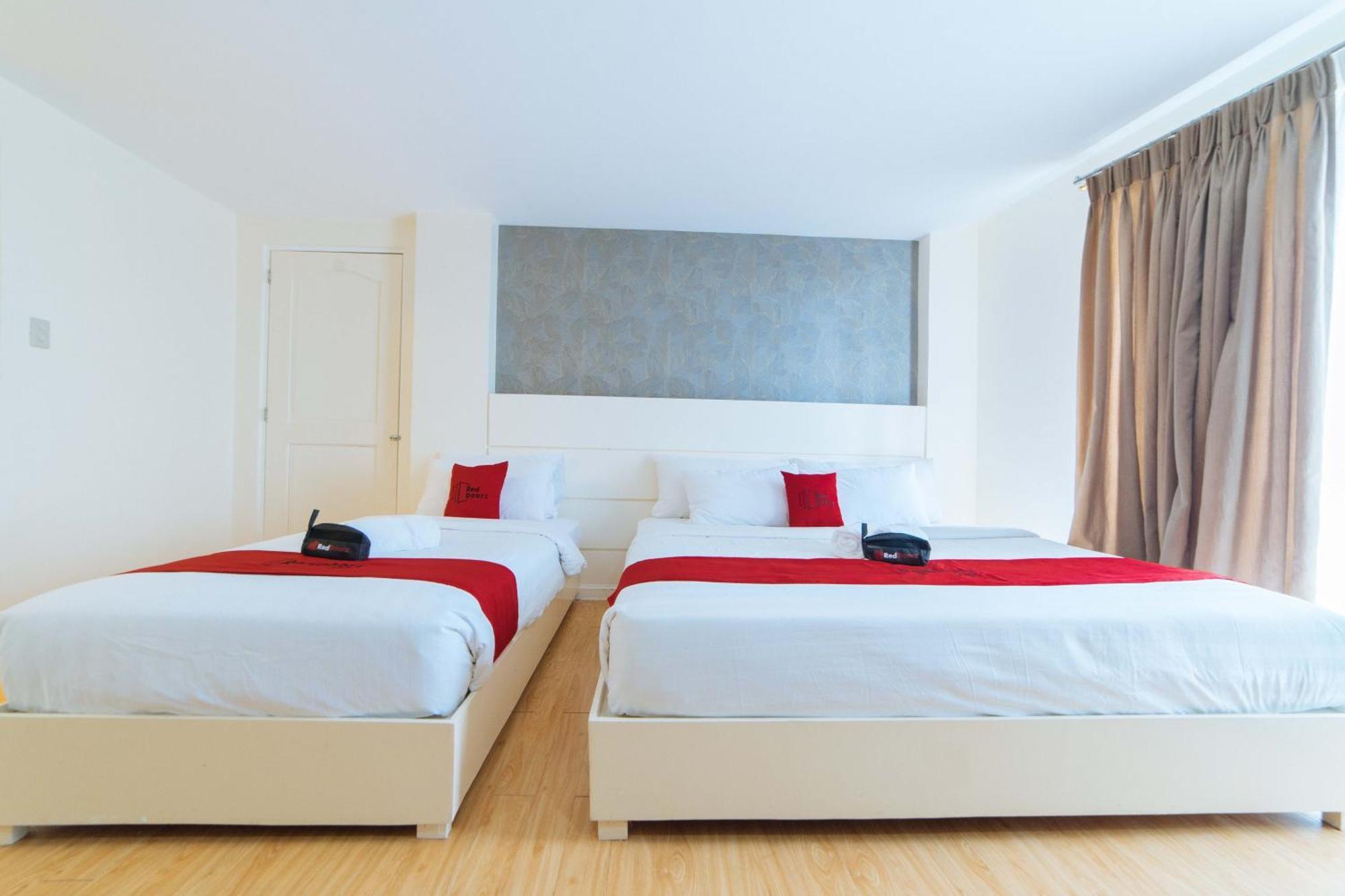 Reddoorz Plus At Hotel Metro Калибо Экстерьер фото