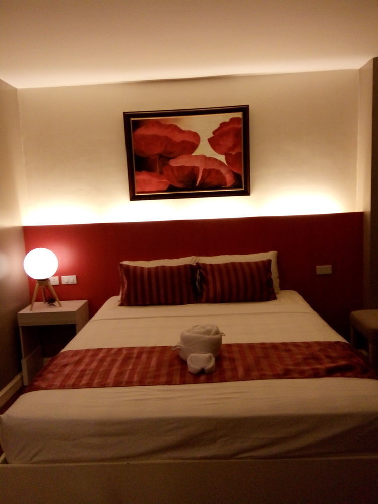 Reddoorz Plus At Hotel Metro Калибо Экстерьер фото