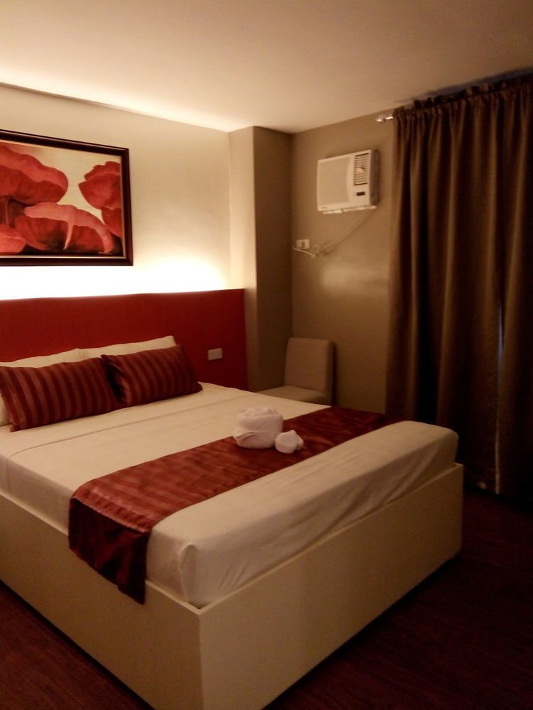Reddoorz Plus At Hotel Metro Калибо Экстерьер фото