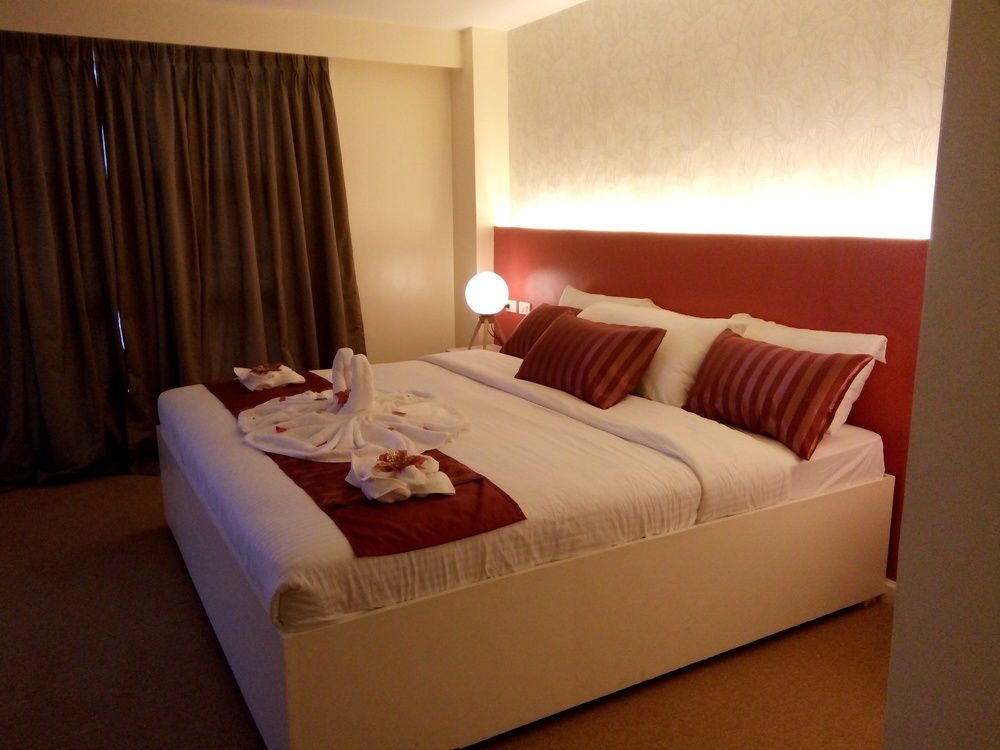Reddoorz Plus At Hotel Metro Калибо Экстерьер фото