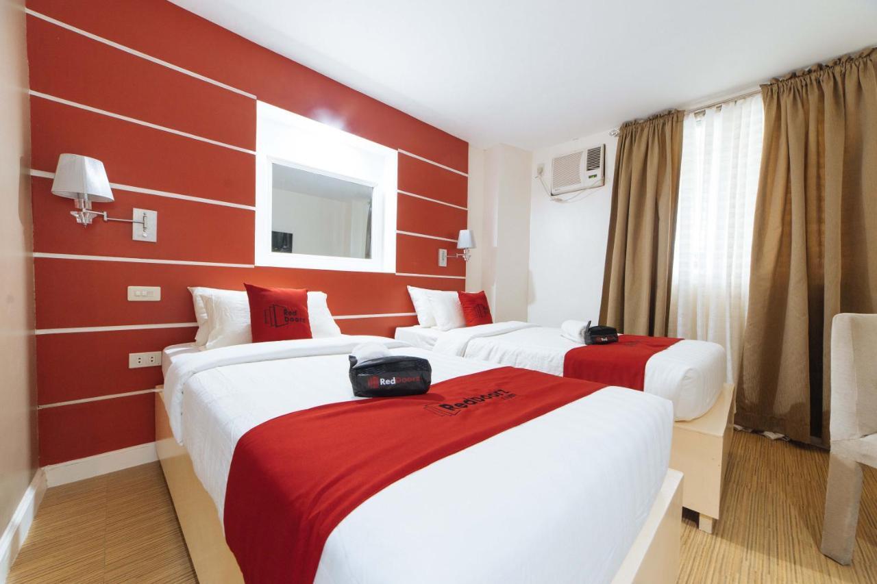 Reddoorz Plus At Hotel Metro Калибо Экстерьер фото