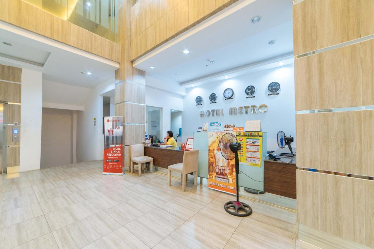 Reddoorz Plus At Hotel Metro Калибо Экстерьер фото