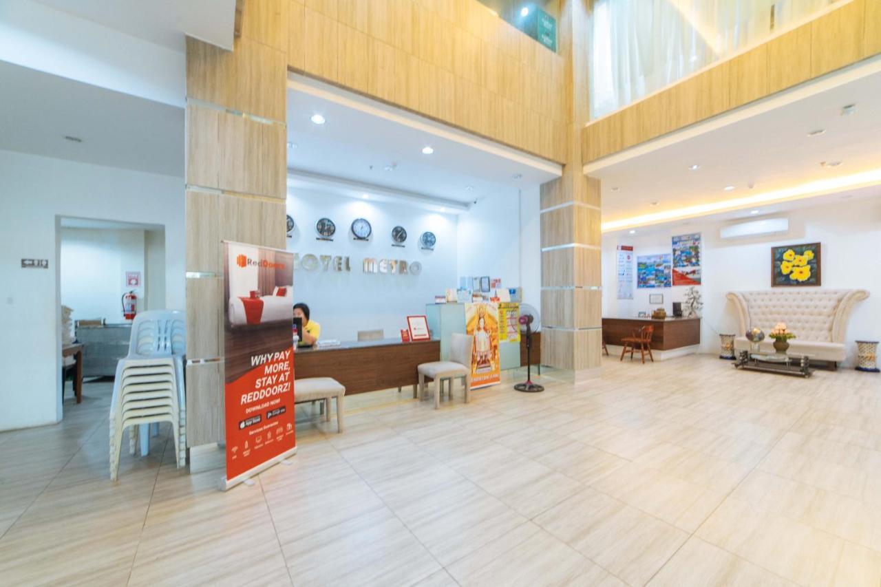 Reddoorz Plus At Hotel Metro Калибо Экстерьер фото